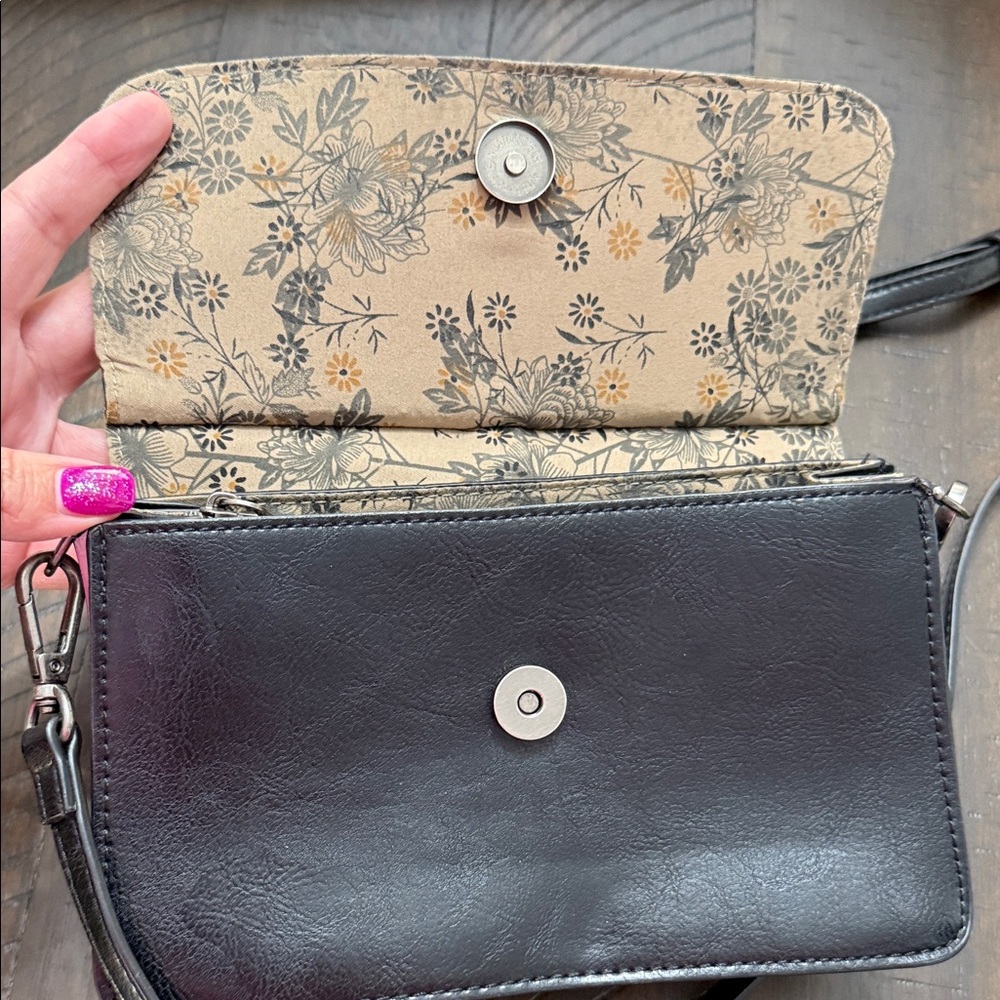 Elegant Black Leather Crossbody Bag - Picture 6 of 7
